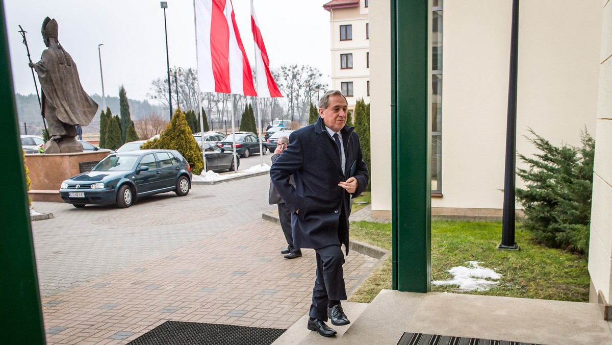 Rząd PiS nie będzie prywatyzować firm państwowych; zamiast sprzedawać zakłady, będzie odbudowywał majątek – powiedział minister Henryk Kowalczyk na konferencji "Odpowiedzialność przedsiębiorców za Polskę" w Toruniu.