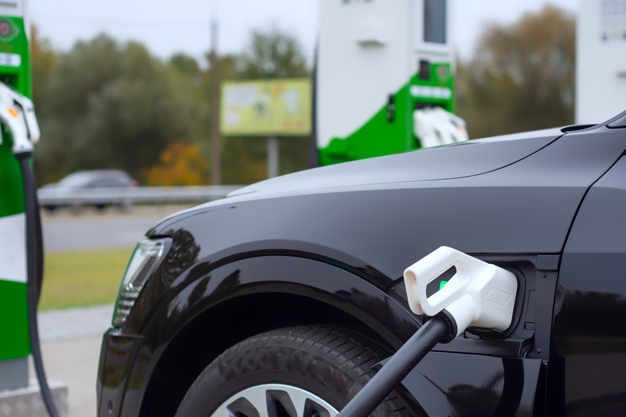 Aj pri výraznom náraste elektromobility sa očakávaná záťaž na slovenskú sieť dá zvládnuť, omnoho väčší dopad budú mať tepelné čerpadlá a rozmach umelej inteligencie.