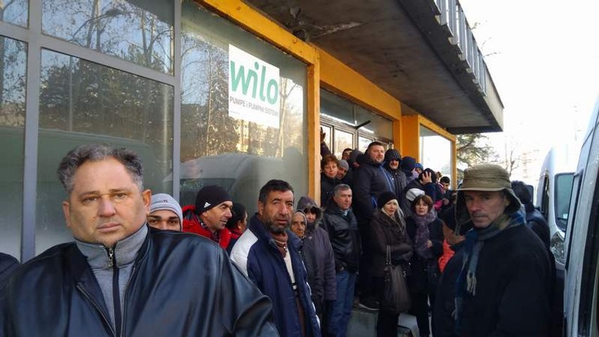 Živi zid ispred lokala