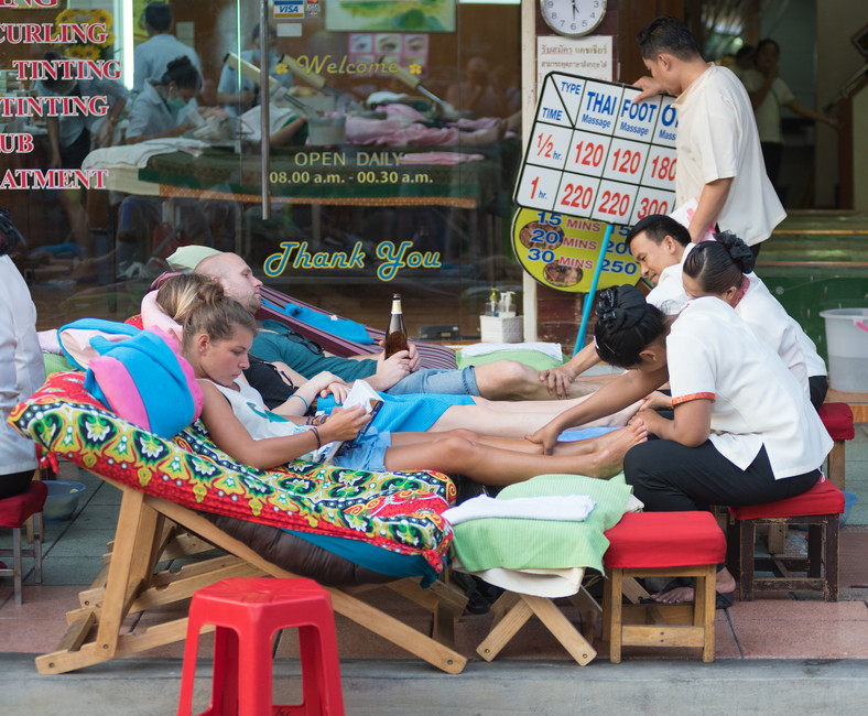 Uliczny masaż w Bangkoku
