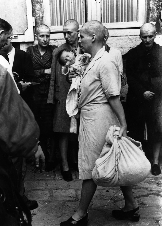 ROBERT CAPA - zdjęcia w GettyImages