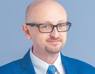 Piotr Milik doktor nauk prawnych, doktor habilitowany nauk o bezpieczeństwie, profesor Akademii Sztuki Wojennej w Warszawie, gdzie kieruje Katedrą Prawa Bezpieczeństwa Instytutu Prawa. Autor licznych publikacji z zakresu międzynarodowego prawa karnego czy międzynarodowego prawa humanitarnego konfliktów zbrojnych. Adwokat w Kancelarii Wiejska9.pl Adwokaci i Radcowie Prawni