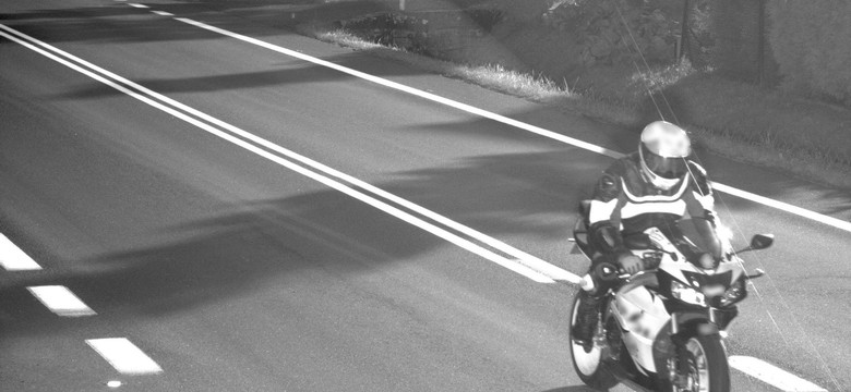 Motocyklista zaskoczony mandatem z fotoradru. Tak GITD wytropił winnego
