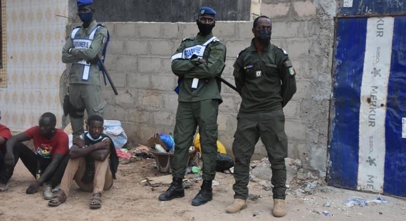 Des éléments de la gendarmerie nationale sénégalaise lors d'une opération de sécurisation à Keur Massar et Tivaouane Peulh