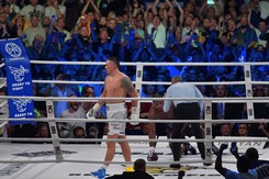 Oleksandr Usyk znokautował Daniela Dubois w walce o cztery mistrzowskie pasy
