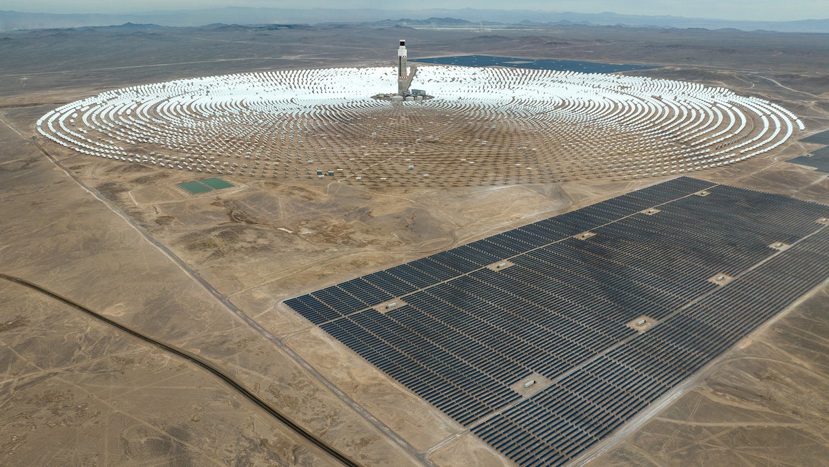 ELEKTROWNIA słoneczna i fotowoltaiczna Cerro Dominador na pustyni Atakama w Chile