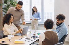 Ścieżka SMART zmienia finansowanie innowacji w Polsce – wywiad z Tomaszem Modzolewskim (PARP)