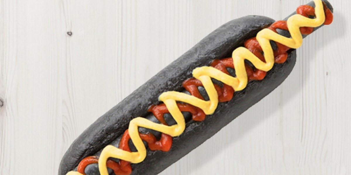 czarny hot dog