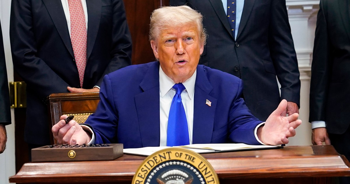 "Bogaty darmozjad" i "wróg". Ludzie Trumpa nienawidzą Europy i ma to poważne konsekwencje