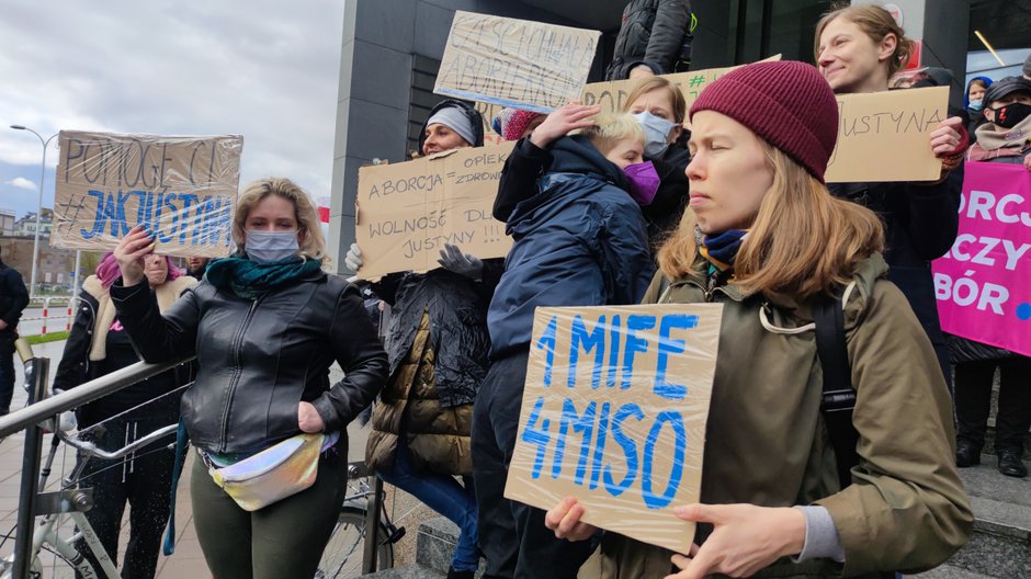 Demonstracja solidarnościowa z Justyną Wydrzyńską