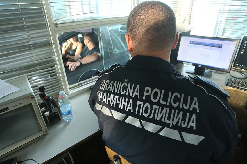 granicna-policija-granicni-prelaz-Izacic-02