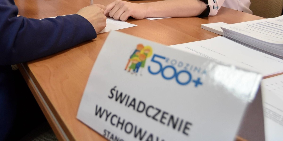 W tej chwili ZUS wypłaca 500 plus. w ustalonych terminach. Część rodziców musi się przygotować na t, że od czerwca przelewy przychodzić będa innego dnia miesiąca