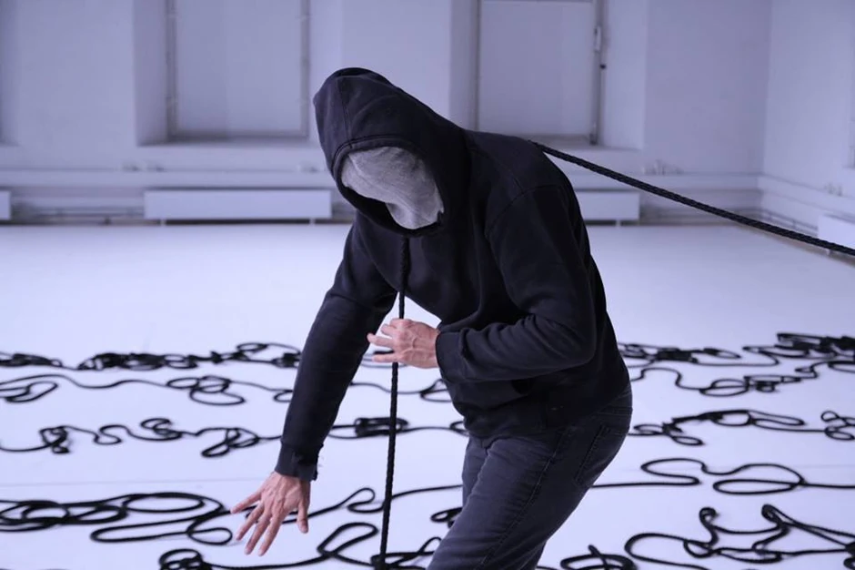 Scena iz performansa "Beauty of accident"