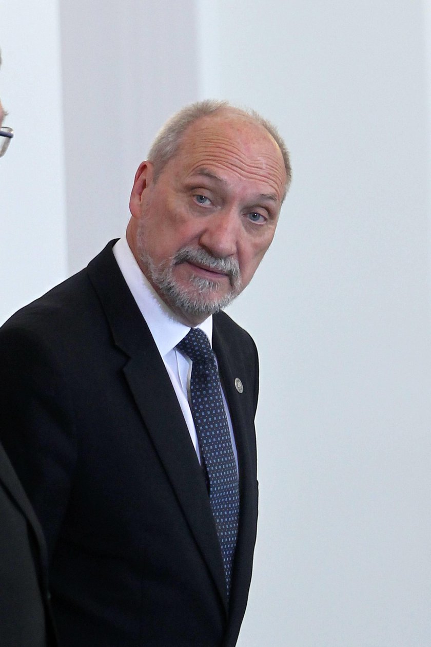 Antoni Macierewicz przebierał się za kobietę!