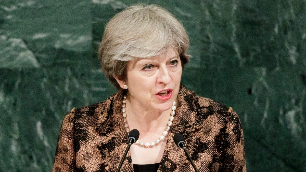 Eksperci ds. polityki europejskiej ocenili, że brytyjska premier Theresa May powinna przedstawić konkretne rozwiązania dotyczące planowanego wyjścia z Unii Europejskiej, jeśli chce liczyć na przełom w negocjacjach ws. Brexitu.