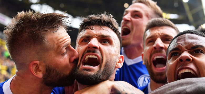 Derby Zagłębia Ruhry dla Schalke. Borussia kończyła mecz w "9"