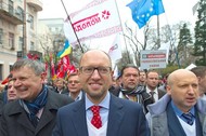 Arsenij Jaceniuk podczas protestu. fot.EPA/ALEXEY FURMAN/ PAP/EPA.