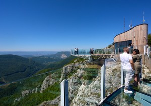 Stakleni vidikovac "Kablar"