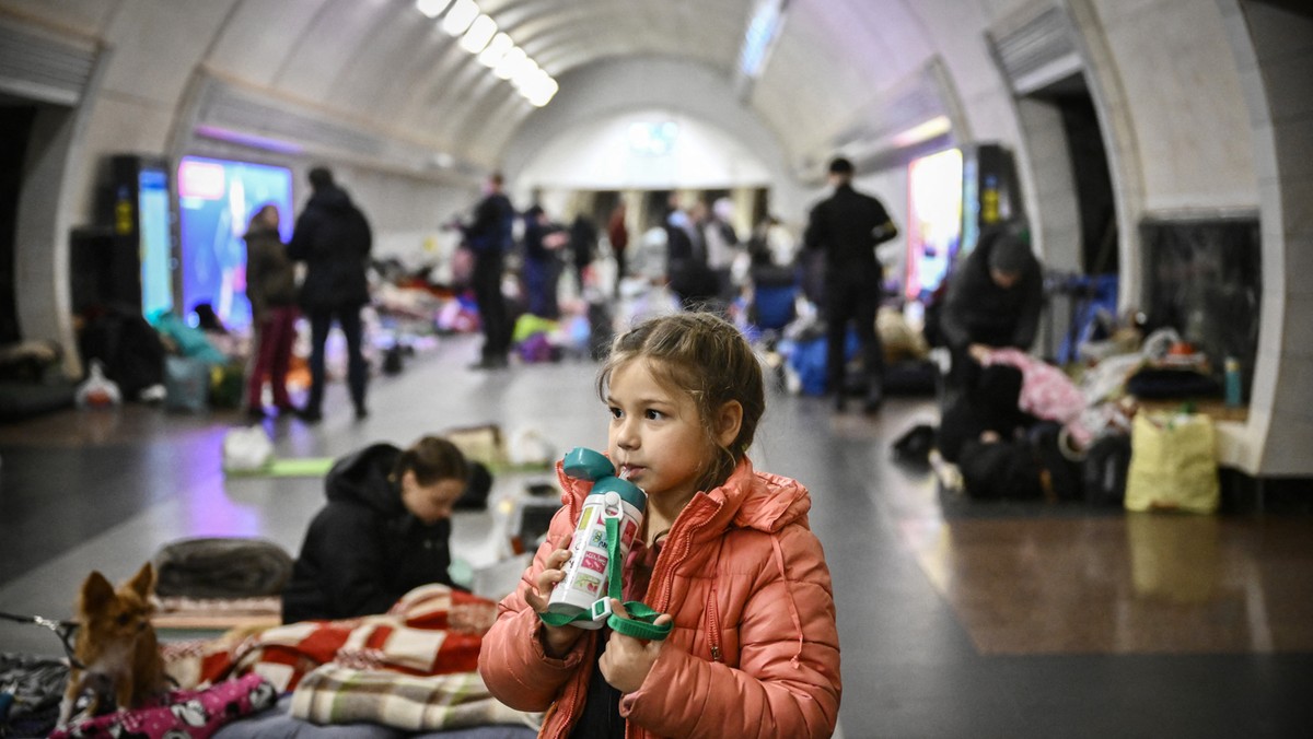 W metrze przebywa bardzo duża liczba dzieci