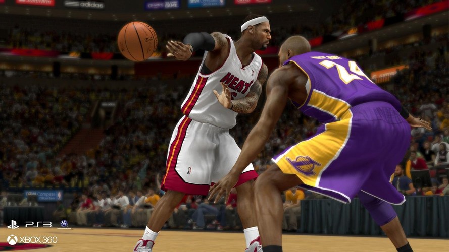 <b>NBA 2K14</b>
<br><br>
Koszykówka nie cieszy się w Polsce taką popularnością jak piłka nożna, ale ma swoich wiernych wielbicieli - również wśród najmłodszych. W NBA 2K14 mogą oni pokierować swoją ulubioną drużyną i ulubionymi zawodnikami z najlepszej koszykarskiej ligi świata.
<br>
<br>Gatunek: Sportowa
<br>Platformy: PC, Xbox360, Xbox One, PS3, PS4, PS Vita
<br>Wiek: od 10 lat