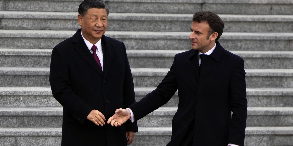 Prezydent Francji Emmanuel Macron i prezydent Chin Xi Jinpingowi, Chiny, 6 kwietnia 2023 r.