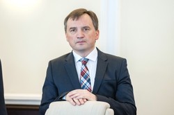 Ziobro chce, by TK sprawdził przepisy, na mocy których SN skierował pytania do TSUE