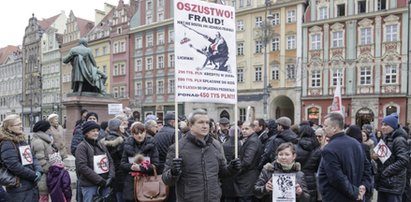 Rząd broni banków, a nie ludzi