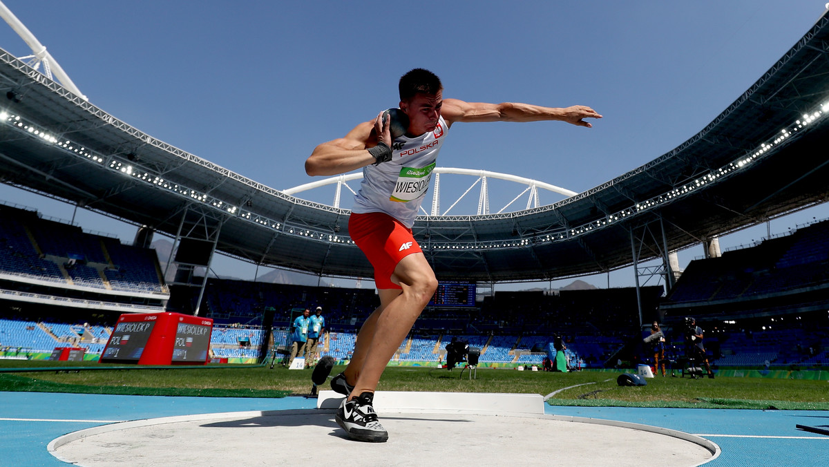 Biegiem na 400 metrów Paweł Wiesiołek kończy pierwszy dzień zmagań w dziesięcioboju podczas igrzysk olimpijskich w Rio de Janeiro. Nasz zawodnik jest 21. w klasyfikacji generalnej, a prowadzi wielki faworyt, Ashton Eaton.