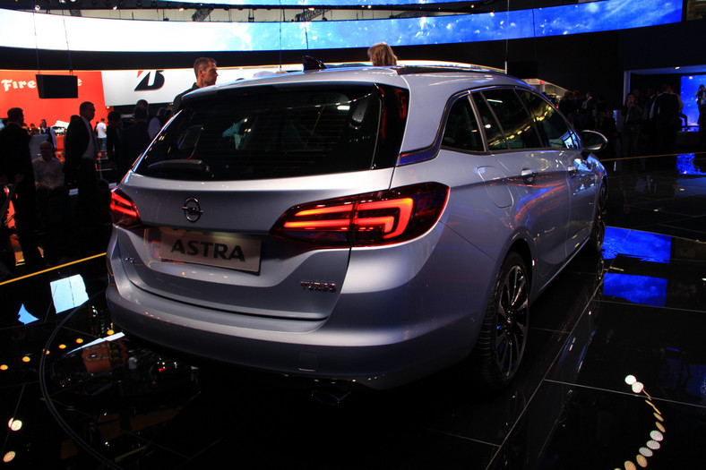 Opel Astra (Frankfurt 2015)