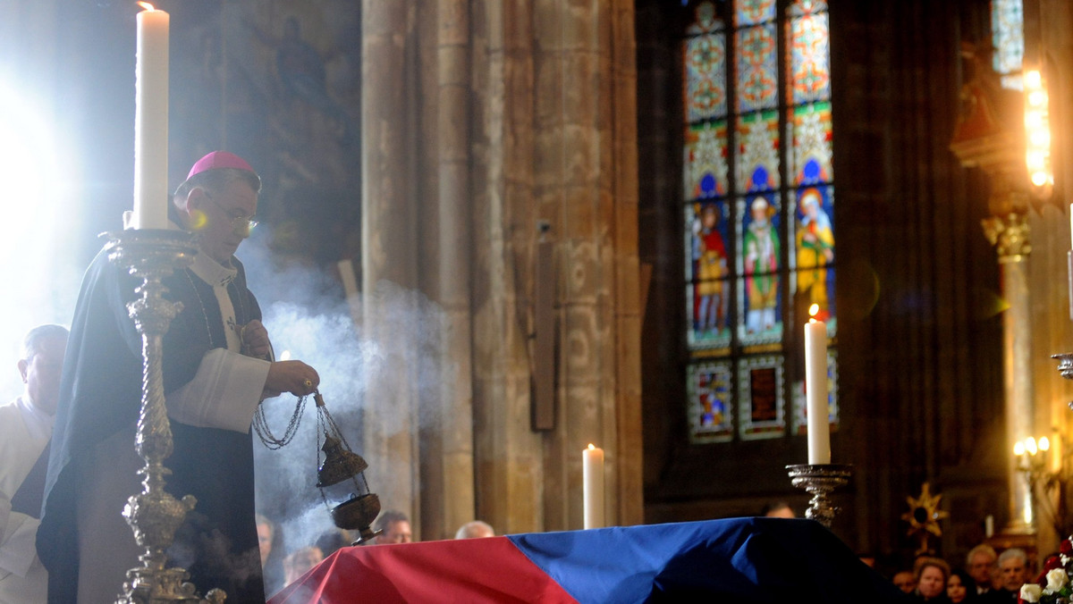 Prymas Czech arcybiskup Dominik Duka, który wygłosił kazanie w czasie piątkowej mszy żałobnej w intencji czeskiego prezydenta Vaclava Havla, podziękował zmarłemu za wolność przeniesioną Czechom.