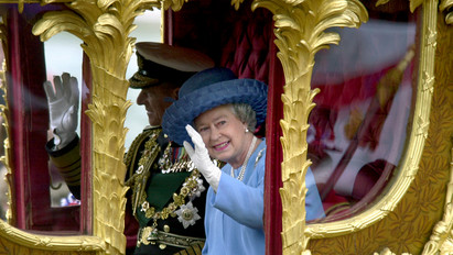 Kiderült, mi lesz a II. Erzsébet királynő arcképével ellátott bankjegyek sorsa 
