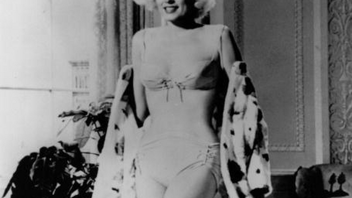 Marilyn Monroe w obcisłych strojach