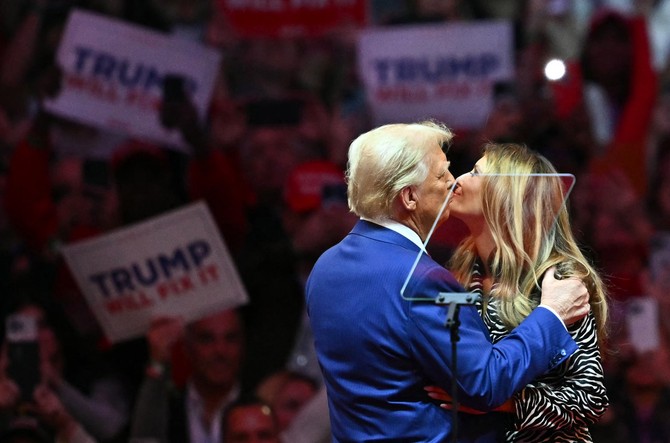 Melanija Tramp sa suprugom Donaldom Trampom