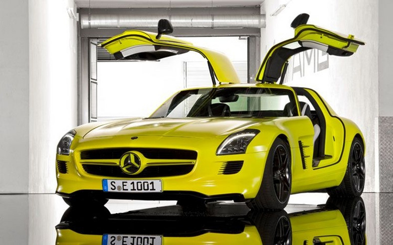 Mercedes SLS AMG E-Cell ma cztery silniki i dwie skrzynie biegów