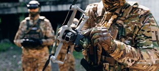 Z polskich programów dronowych powinniśmy stworzyć jeden system SWARM-READY [Raport "Polska armia dronów"]