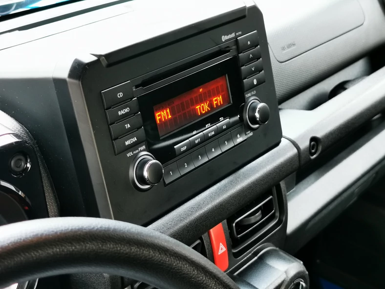 Radio z odtwarzaczem CD, jest też moduł Bluetooth