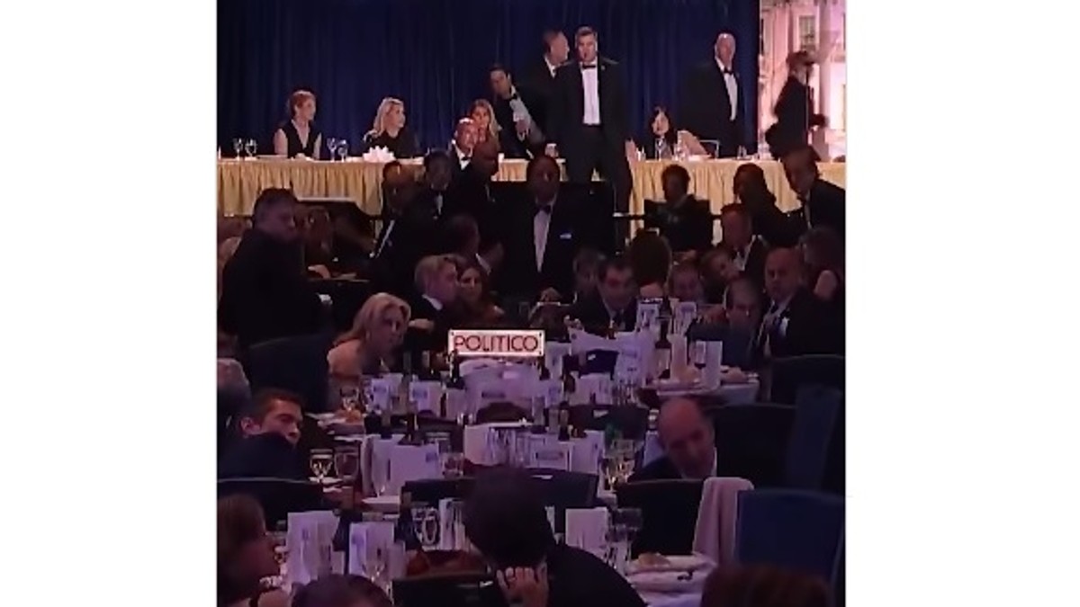 MISTERIOZNI ČOVEK SPASIO ŽIVOT TRAMPU? Amerika slavi heroja: Čim su se začuli pucnji, munjevito je skočio i sprečio MASOVNO KRVOPROLIĆE (FOTO, VIDEO)