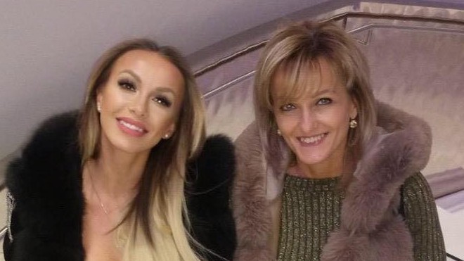 Monika Jákliová so svojou mamou. 