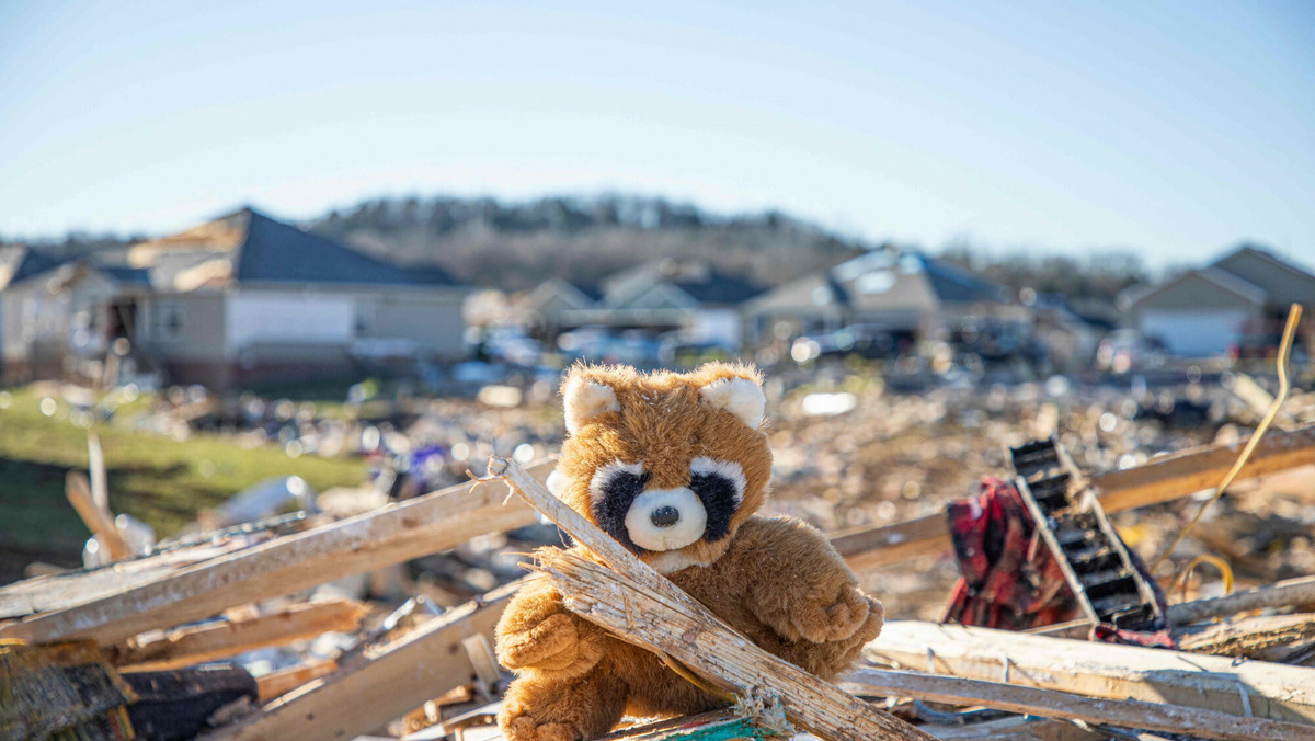 USA. Tragedia w fabryce świeczek w stanie Kentucky. Tornado zabiło 8 osób