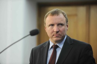 Kurski: Macierewicz tworzy smoleński kościół