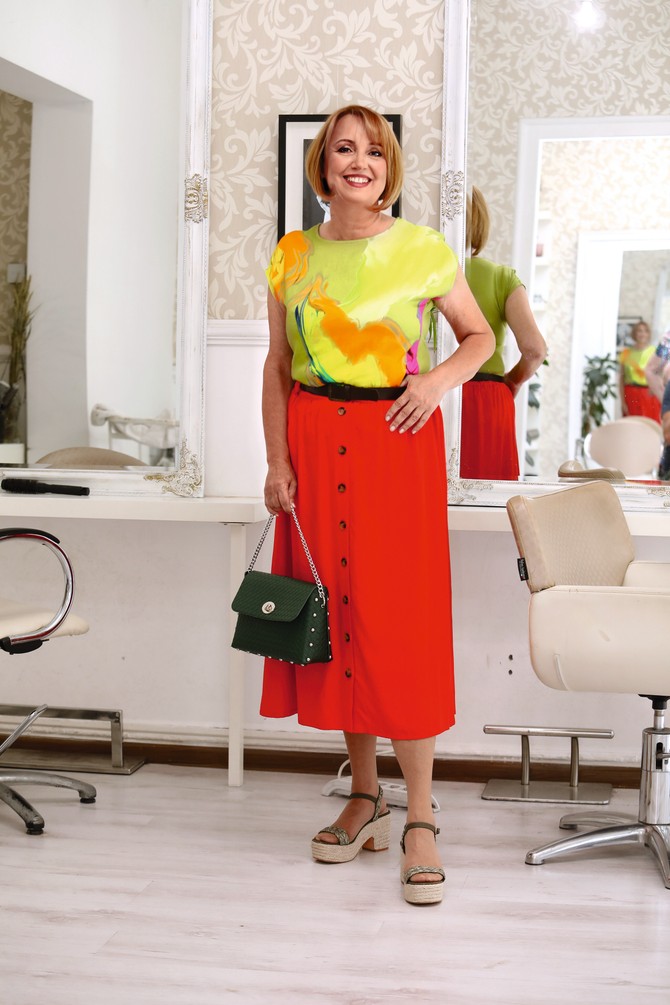 Suknja, bluza „TFY“, sandale, torba „Metro“