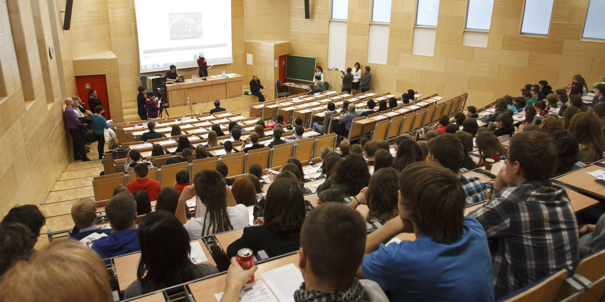 COVID-19. Wzrost zakażeń wśród studentów. 