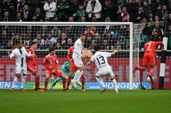 Osłabiony Bayern przegrał w Moenchengladbach