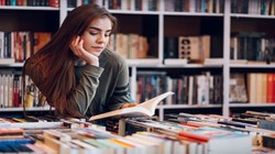 Spór o zamrożoną cenę książki. Branża alarmuje o braku transparentności, a czytelnicy boją się wzrostu cen