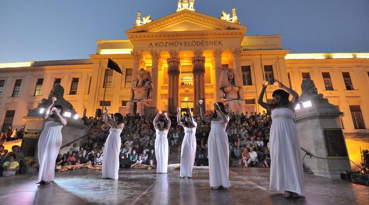 2015 egyik favoritja a
Móra Ferenc Múzeum volt. Az Istennők tánca mindenkit elvarázsolt /Fotó: MTI-Kelemen Zoltán Gergely