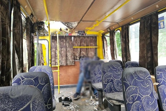 RUSKI DRON POGODIO AUTOBUS Napad u Hersonu tokom noći: Ima mrvih i ranjenih