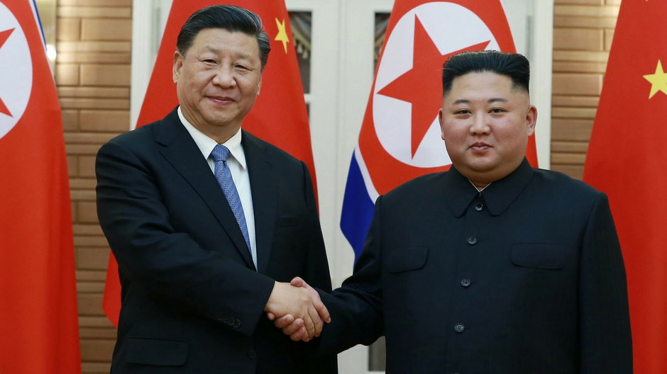 Prezydent Chin Xi Jinping i przywódca Korei Północnej Kim Dzong Un