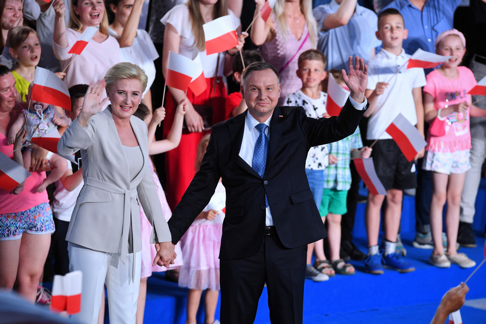 Andrzej Duda i Agata Kornhauser-Duda w sztabie w Łowiczu