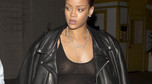 Rihanna bez biustonosza. Pokazała przekłuty sutek