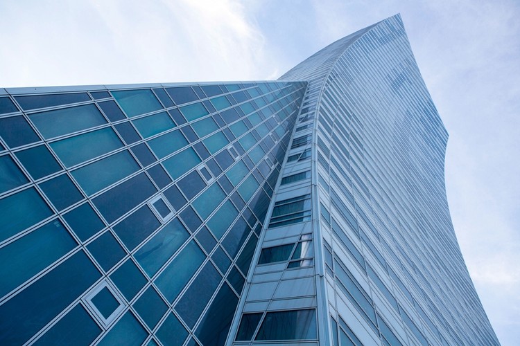 –Po ukończeniu piętra rekreacyjnego i po oddaniu budynku do użytku ZŁOTA 44 zredefiniuje polski rynek nieruchomości super-premium i stanie się punktem odniesienia dla  tego segmentu rynku – mówi Michał Skotnicki, prezes BBI Development SA.
Złota 44 jeszcze w trakcie budowy zyskała uznanie także międzynarodowych redakcji, które określały budynek mianem symbolu dynamicznie rozwijającej się Warszawy i najbardziej rozpoznawalnej polskiej inwestycji: “Największym symbolem nowej Warszawy jest zaprojektowana przez Daniela Libeskinda ZŁOTA 44 – jeden z najwyższych wieżowców apartamentowych w Europie i najbardziej luksusowy budynek w mieście.” The Sunday Times.